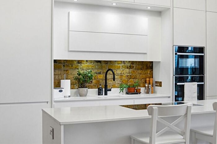 3 Bedroom Apartment To Rent In Kingswood Road, Bromley, BR2