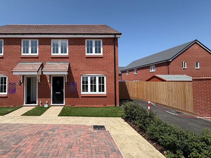 3 Bedroom Semi-Detached House For Sale In Tinkers Road, New Cardington, MK42