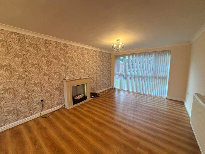 2 Bedroom Flat To Rent In Highters Close, Birmingham, B14