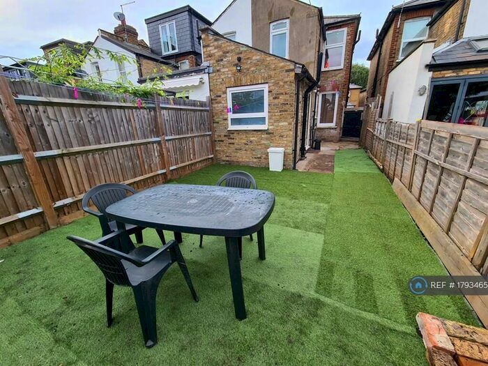 4 Bedroom Semi-Detached House To Rent In Portland Road, Kingston, KT1