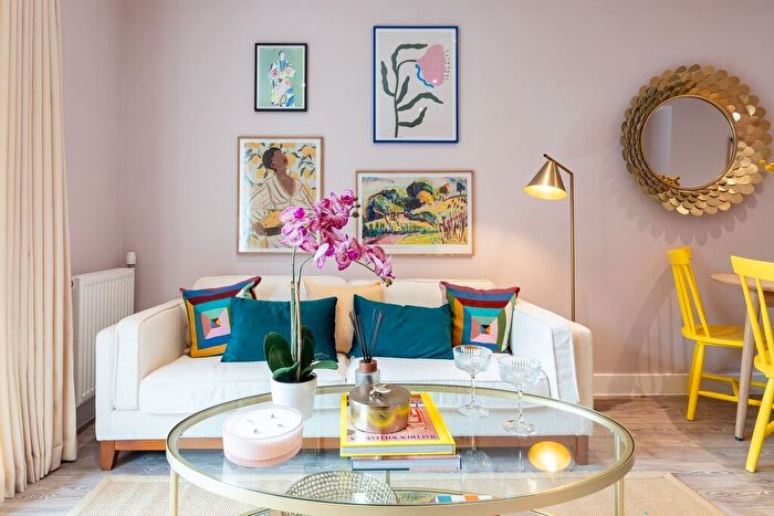 1 Bedroom Flat For Sale In " Bedroom Apartment" At Wood Street, London, E17