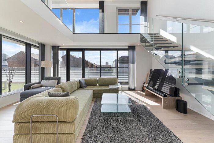 3 Bedroom Flat To Rent In Oakland Quay, London, E14