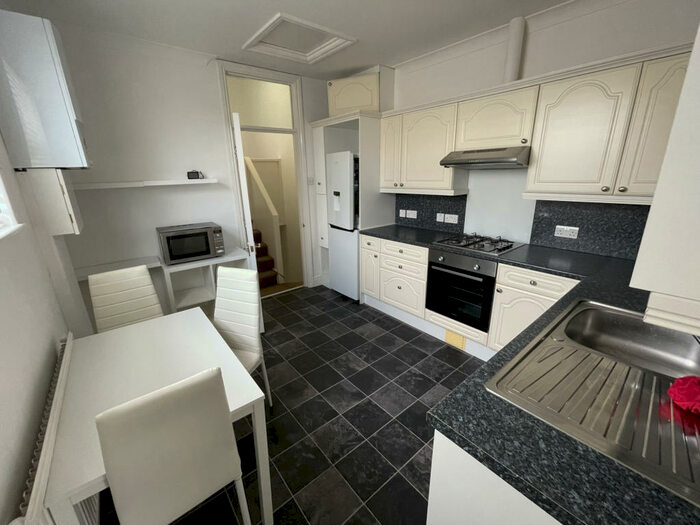 1 Bedroom Flat To Rent In Wood Street, Walthamstow, E17