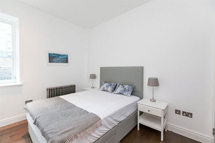 2 Bedroom Flat To Rent In Castle Street, Edinburgh, EH2