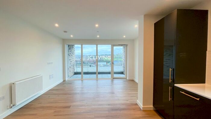 2 Bedroom Flat To Rent In Mary Neuner Road, London, N8