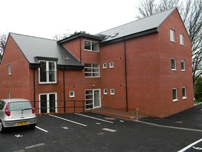 2 Bedroom Flat To Rent In Middleton Hall Road, Birmingham, B30