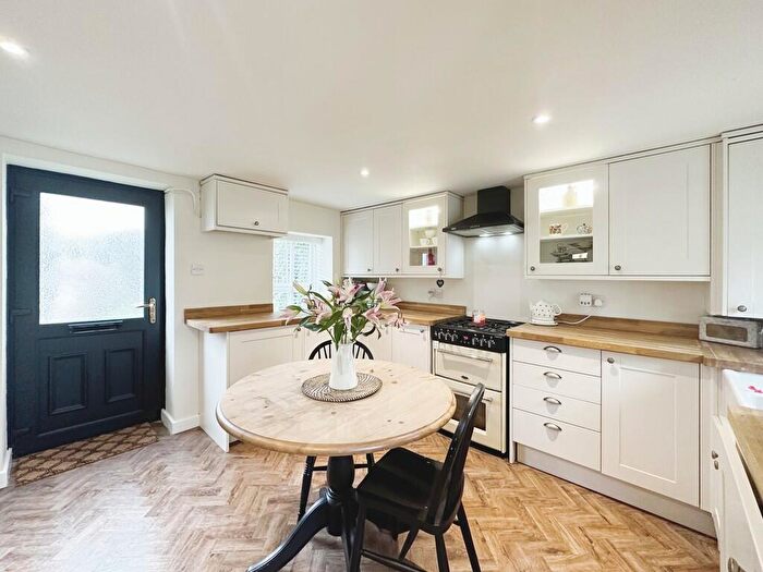 2 Bedroom Cottage To Rent In High Street, Blackwood, NP12