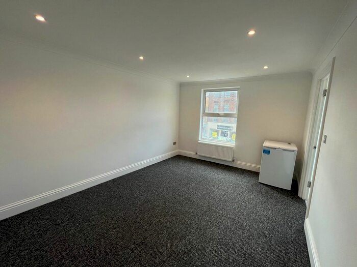 1 Bedroom Flat To Rent In High Road, London, N12