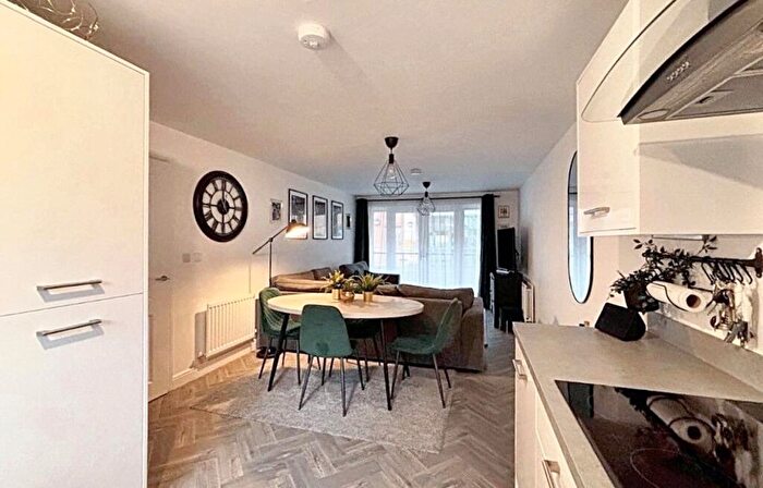 2 Bedroom Flat For Sale In Tanner Close, Bristol, BS16