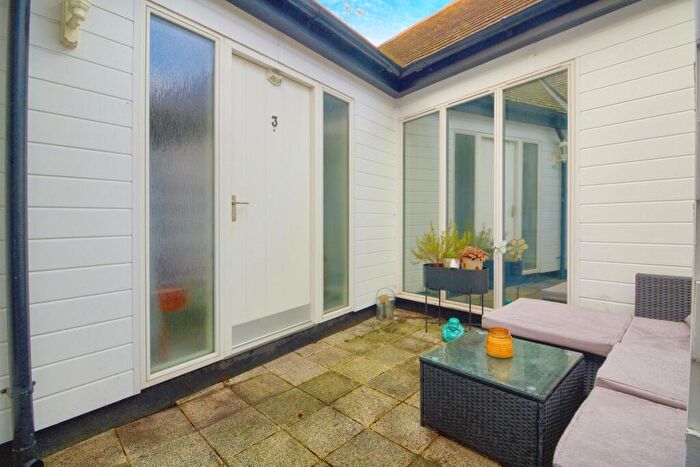 2 Bedroom Flat For Sale In Horseshoe Mews, Canterbury, CT1
