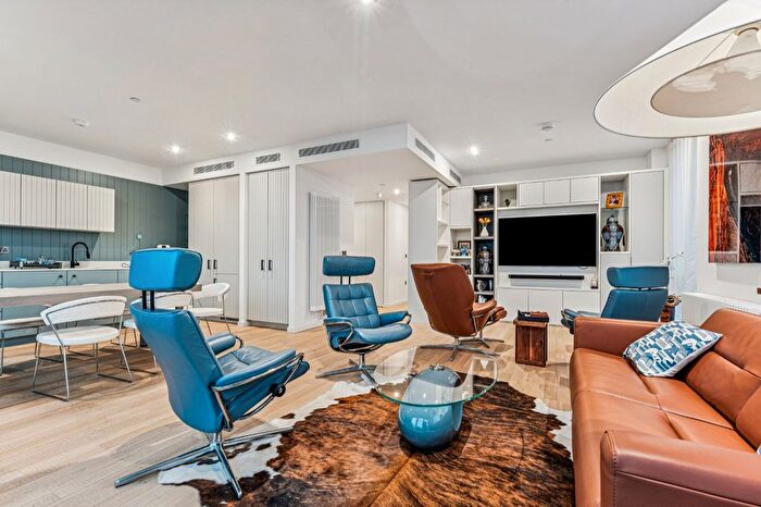 2 Bedroom Flat For Sale In Hollandbury House, Brent Way, TW8