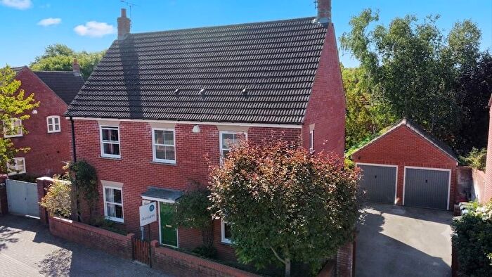 4 Bedroom Detached House For Sale In Teasel Close, Devizes, SN10