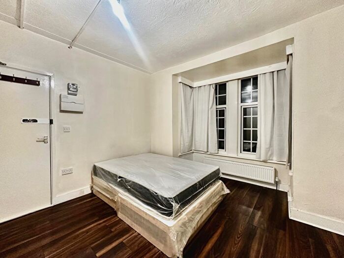 1 Bedroom Studio To Rent In Fernlea Road, Mitcham, London, CR4