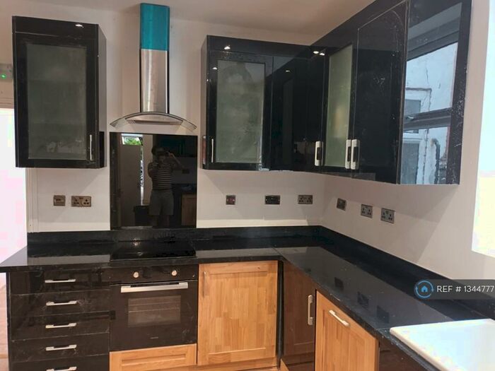 1 Bedroom Flat To Rent In Clifford Road, Blackpool, FY1