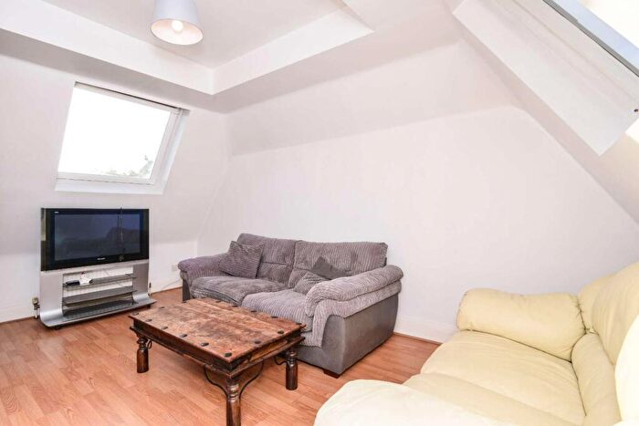 2 Bedroom Flat To Rent In Herne Hill, Herne Hill, London, SE24