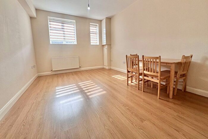 1 Bedroom Flat To Rent In High Street, Slough, SL1