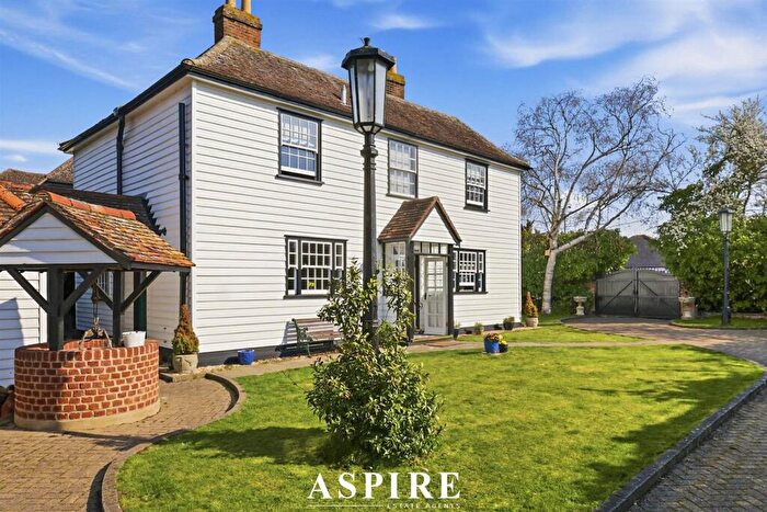 5 Bedroom Detached House For Sale In ** Self Contained Annexe ** Pound Lane, Laindon, Basildon, SS15