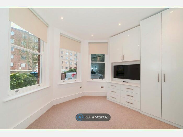 Studio To Rent In Adelaide Road, Surbiton, KT6