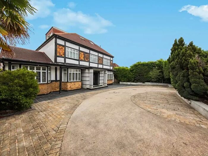 6 Bedroom Detached House To Rent In Salmon Street, London, NW9