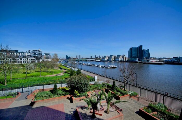 2 Bedroom Flat To Rent In William Morris Way, Sands End, London, SW6