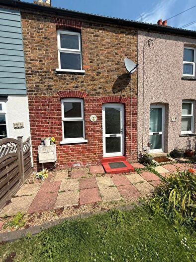 2 Bedroom Cottage To Rent In Stokes Cottages, Tomswood Hill, Ilford, IG6