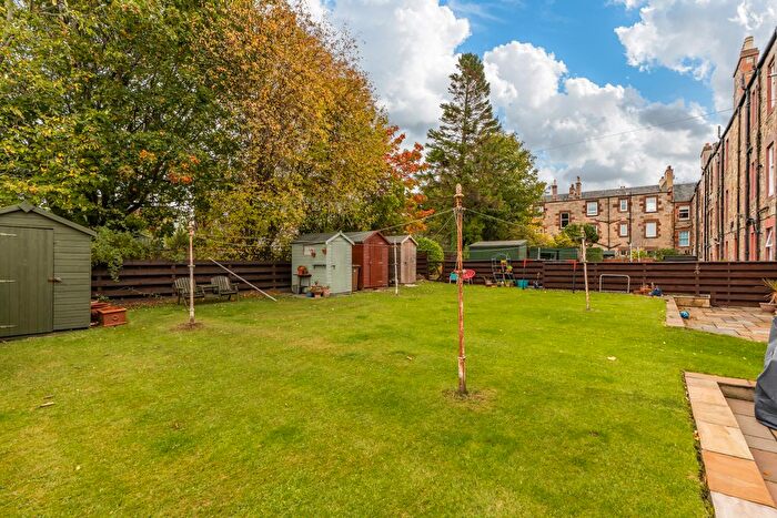 1 Bedroom Flat For Sale In / Craigcrook Place, Edinburgh, EH4