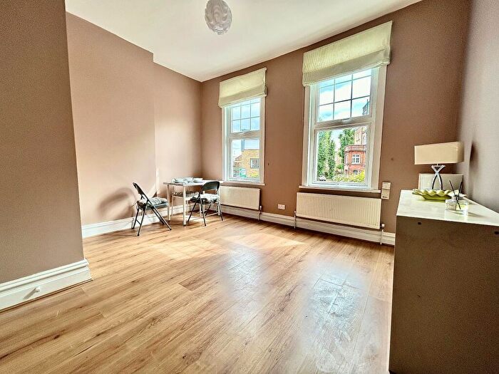 1 Bedroom Flat To Rent In Northwold Road, Stoke Newington, N16