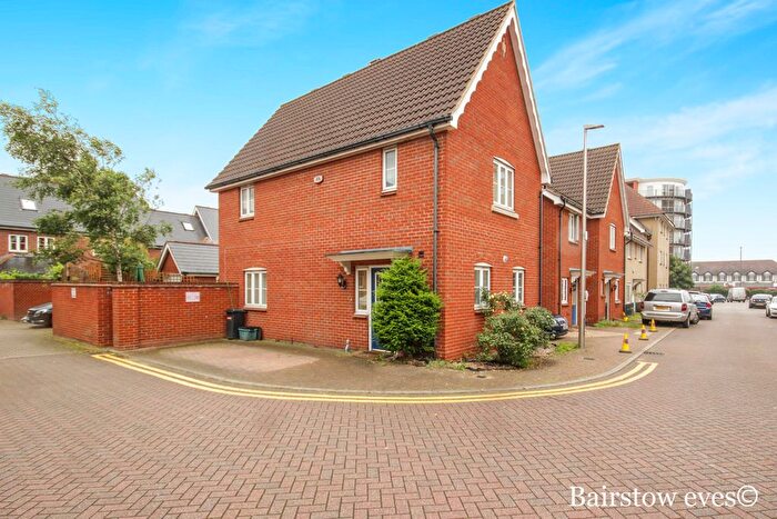 3 Bedroom Property To Rent In Royal Crescent, Ilford, IG2