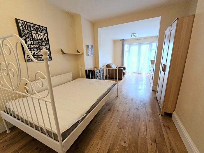 Studio To Rent In Cairnfield Avenue, London, NW2