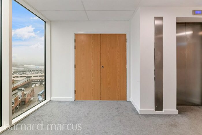 1 Bedroom Flat For Sale In Marketfield Way, Redhill, RH1