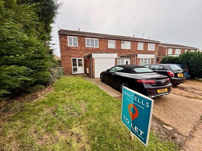 3 Bedroom Flat To Rent In Heather Close, Eastbourne, BN23