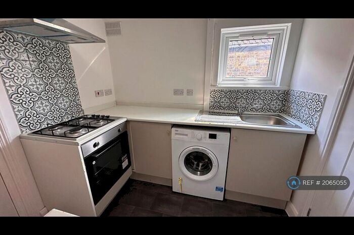 1 Bedroom Flat To Rent In Stratford Lane, Gillingham, ME8