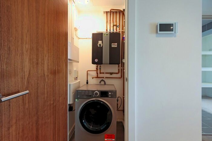 1 Bedroom Flat To Rent In Sutton Court Road, Sutton, Surrey, SM1