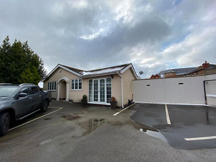 3 Bedroom Detached Bungalow To Rent In Western Terrace, The Park, Nottingham, Nottinghamshire, NG7