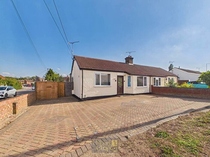2 Bedroom Bungalow For Sale In Basildon Drive, Basildon, Essex, SS15
