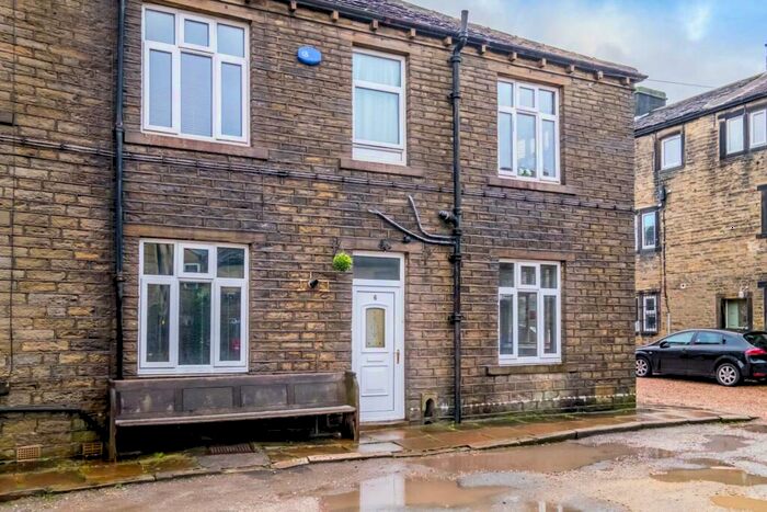 2 Bedroom Terraced House To Rent In Victoria Road, Meltham, HD9