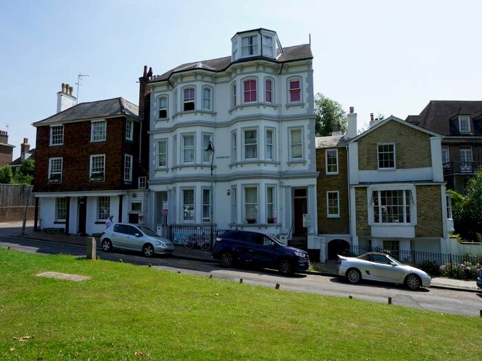 1 Bedroom Studio To Rent In London Road, Tunbridge Wells, Kent, TN1