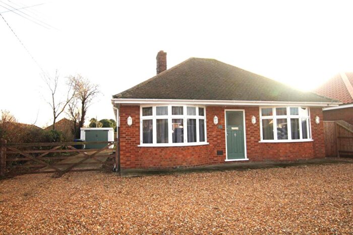 3 Bedroom Chalet To Rent In Holmsey Green, Beck Row, IP28