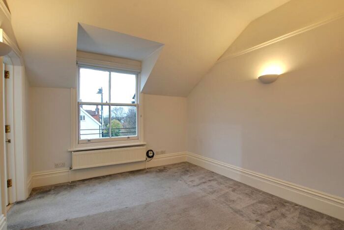 1 Bedroom Flat To Rent In Monument Hill, (), KT13
