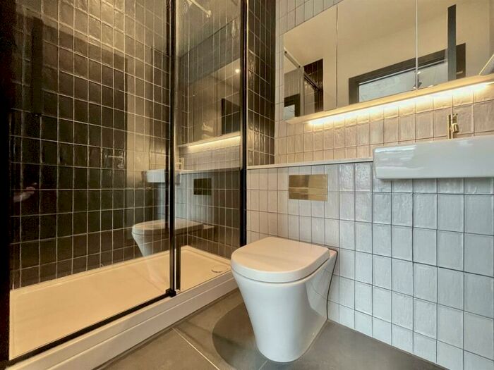 2 Bedroom Apartment To Rent In New Cross Central, Manchester, M4
