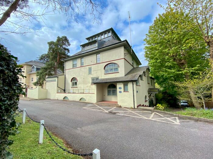 2 Bedroom Apartment To Rent In Woking, GU22