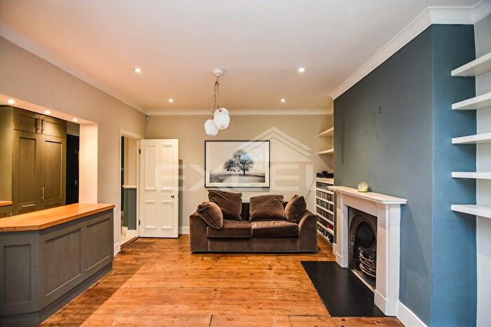 2 Bedroom Apartment To Rent In Lindfield Gardens, Hampstead, NW3