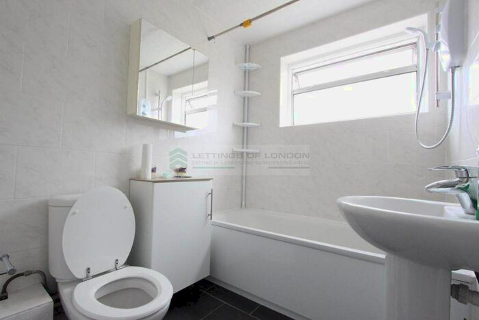 2 Bedroom Flat To Rent In Bramley Close, London, N14