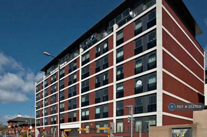 2 Bedroom Flat To Rent In High Street, Slough, SL1