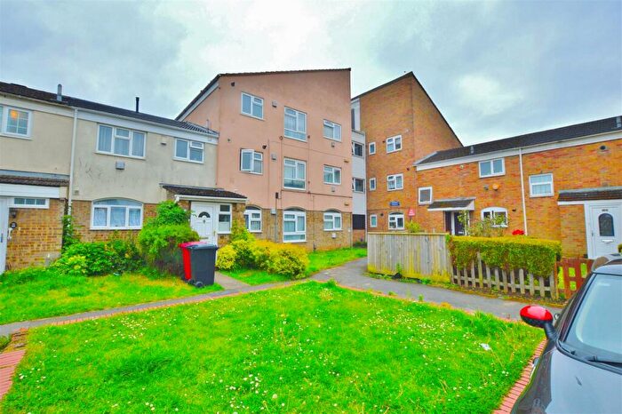 1 Bedroom Flat For Sale In Pennine Road, Slough, SL2
