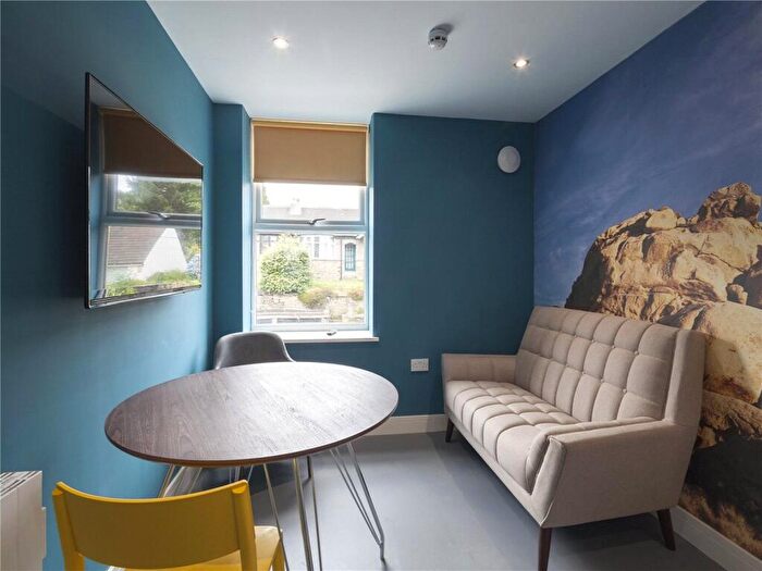 3 Bedroom Apartment To Rent In Newsome Road, Huddersfield, HD4