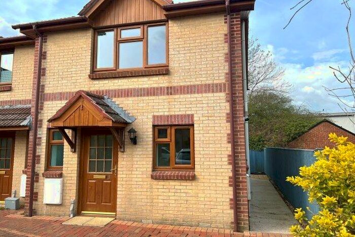2 Bedroom Property To Rent In Greenfinch Close, Newport, PO30