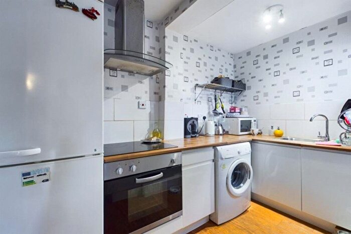 2 Bedroom Detached House To Rent In Russell Road, Walthamstow, E17