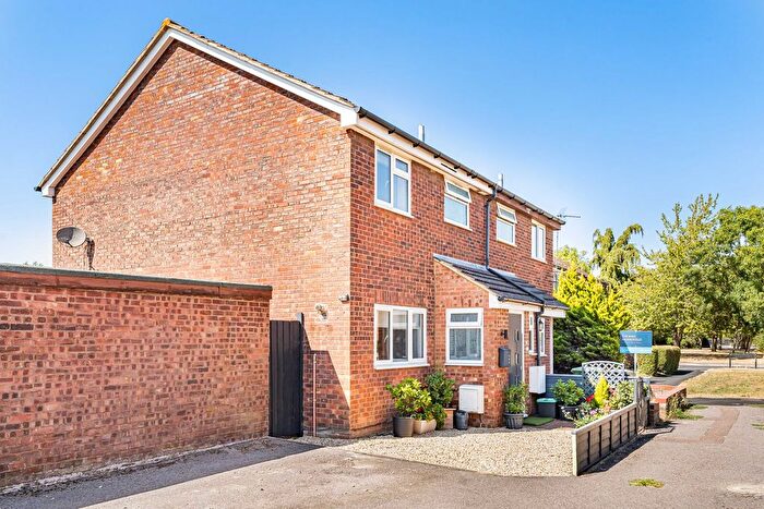 3 Bedroom Semi-Detached House For Sale In Newlands Drive, Grove, Wantage, Oxfordshire, OX12