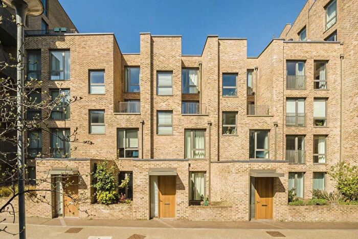 5 Bedroom Terraced House For Sale In Boaters Avenue, Brentford, TW8